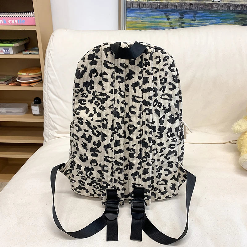 Damen Cord Rucksack mit Leopardenmuster – modischer Stoffrucksack für Freizeit, Schule & Reisen