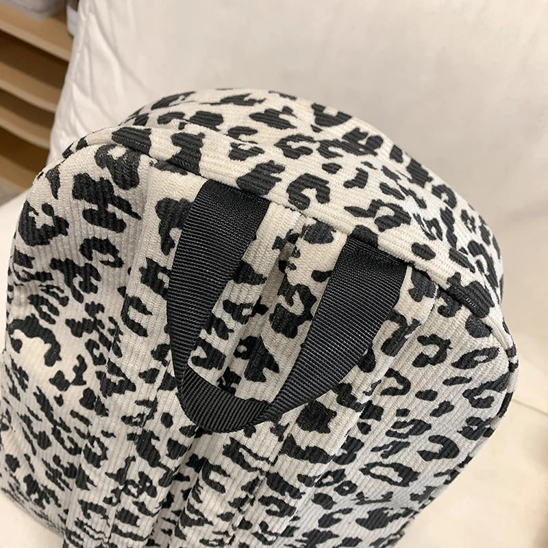 Damen Cord Rucksack mit Leopardenmuster – modischer Stoffrucksack für Freizeit, Schule & Reisen
