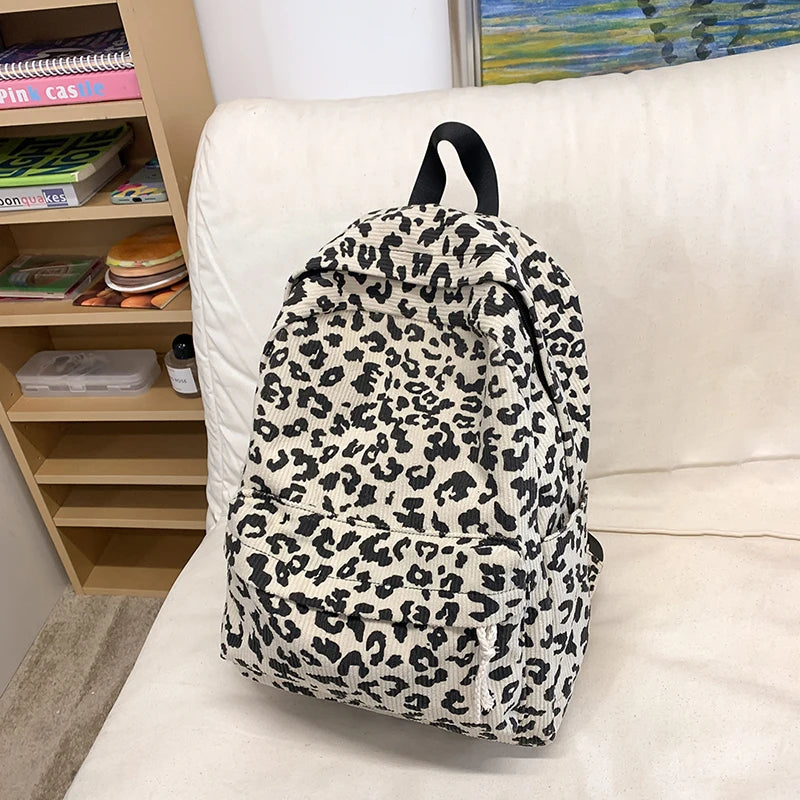 Damen Cord Rucksack mit Leopardenmuster – modischer Stoffrucksack für Freizeit, Schule & Reisen