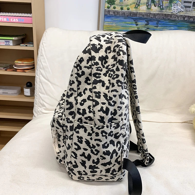 Damen Cord Rucksack mit Leopardenmuster – modischer Stoffrucksack für Freizeit, Schule & Reisen