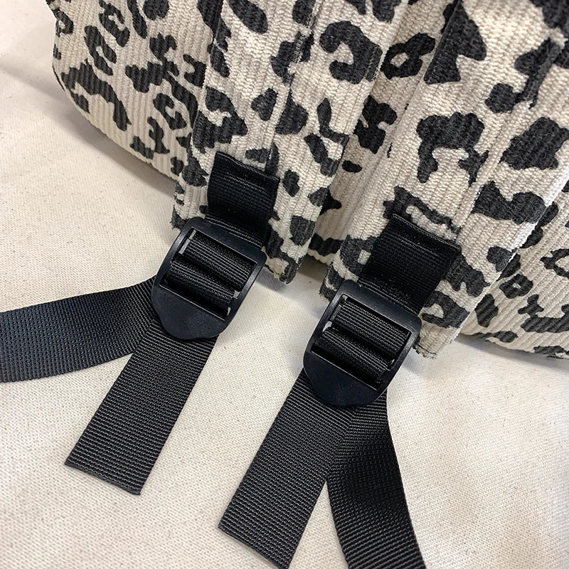 Damen Cord Rucksack mit Leopardenmuster – modischer Stoffrucksack für Freizeit, Schule & Reisen