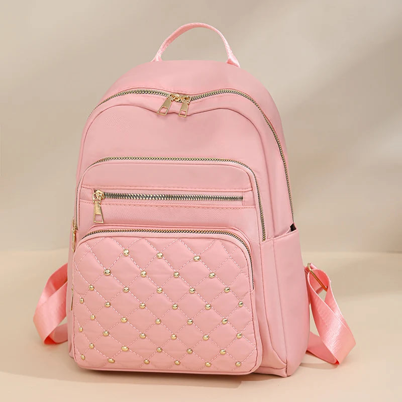 Damen Rucksack aus leichtem Nylon | Gestepptes Design mit Rautennieten & großem Stauraum
